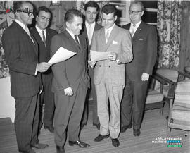 001 - Groupe d'hommes