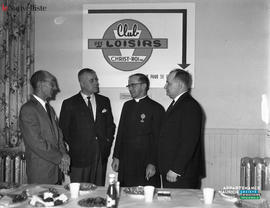 001 - Quatre hommes
