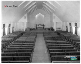 001 - Intérieur d'une église