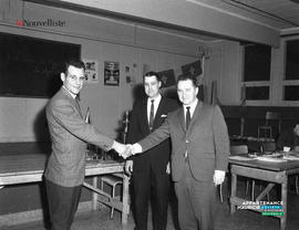 001 - Groupe d'hommes