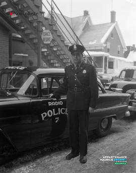 002 - Policier