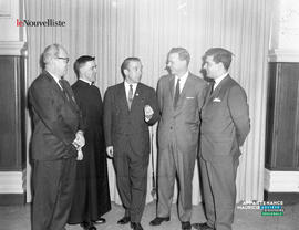 001 - Cinq hommes
