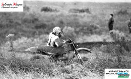 Pilote prenant sa motocross