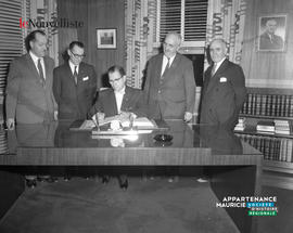 002 - Signature du livre d'or