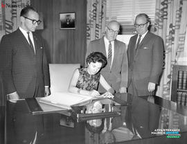 001 - Signature du livre d'or