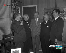 001 - Groupe d'hommes