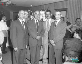 008 - Groupe d'hommes