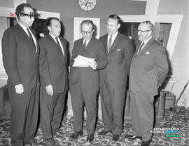 001 - Groupe d'hommes