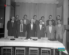 001 - Groupe d'hommes