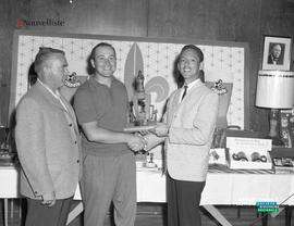 005 - Remise d'un trophée