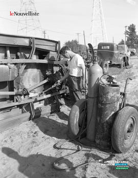001 - Homme et une machine