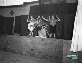 001 - Scouts qui font un spectacle