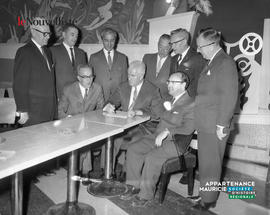 001 - Groupe d'hommes