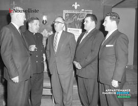 002 - Groupe d'hommes