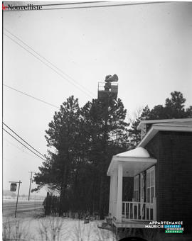 001 - Maison et sirène d'alarme