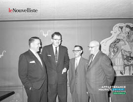 001 - Groupe d'hommes