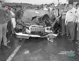 001 - Voiture de police shawiniganaise accidentée