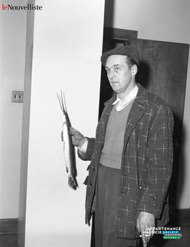 001 - Homme avec un poisson
