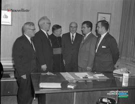 001 - Groupe d'hommes