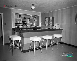 001 - Bar