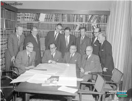 001 - Groupe d'hommes
