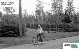 Personne faisant du vélo