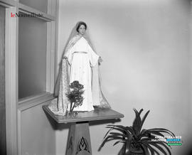002 - Statue