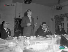001 - Conférencier
