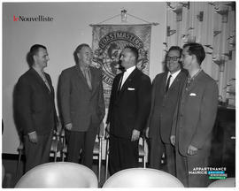 001 - Groupe d'hommes