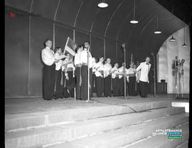 001 - Groupe d'hommes