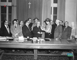 001 - Scouts et groupe d'hommes