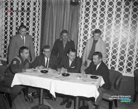 001 - Groupe d'hommes