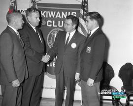 003 - Groupe d'hommes