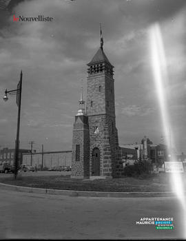 001 - Monument