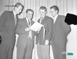 001 - Quatre hommes