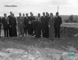001 - Première pelletée de terre