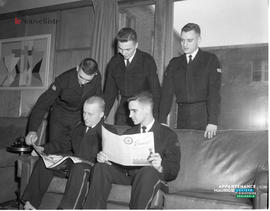 004 - Groupe d'hommes