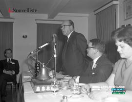 001 - Homme discours