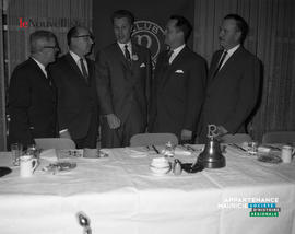001 - Groupe d'hommes