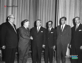 001 - Groupe d'hommes