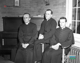 001 - Trois religieux