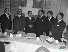 001 - Groupe d'hommes