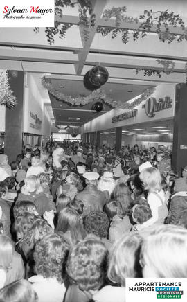 Foule dans un couloir