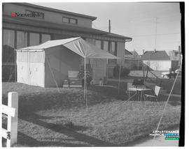 001 - Exposition d’une tente et d’accessoires de camping