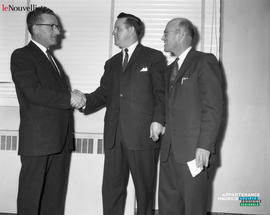 001 - Groupe d'hommes
