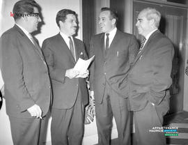 001 - Groupe d'hommes