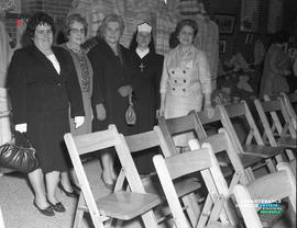 001 - Cinq femmes