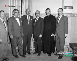 001 - Groupe d'hommes