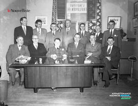 001 - Groupe d'hommes