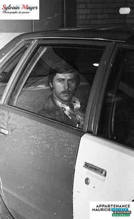 Homme dans une voiture